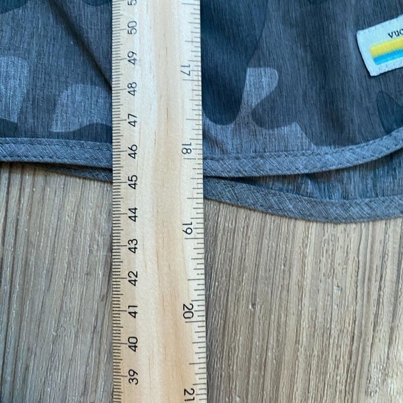 Vuori Banks Shorts Mens Unlined Gray Camo V Cycled 4 Way Stretch Gym Workout - Picture 4 of 6